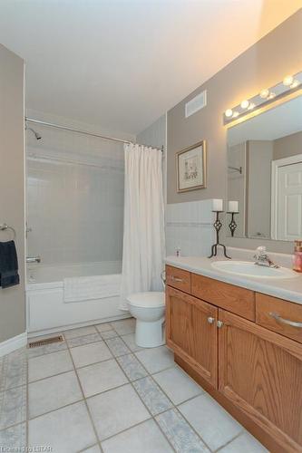 852 Richmond Street, Dorchester, ON - Indoor Photo Showing Bathroom