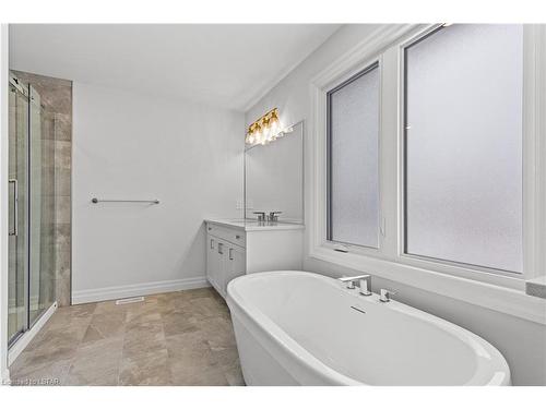 16-1061 Eagletrace Drive, London, ON - Indoor Photo Showing Bathroom