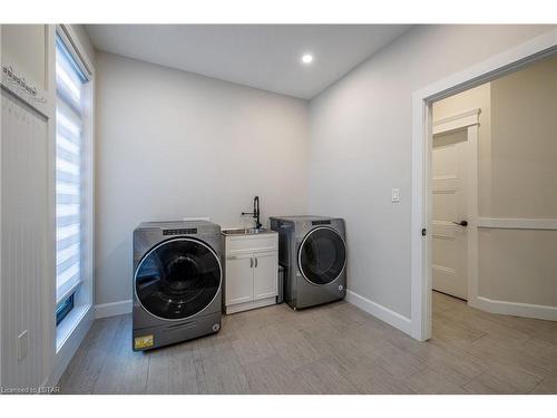 15257 Twelve Mile Road, Middlesex County, ON - Indoor Photo Showing Laundry Room