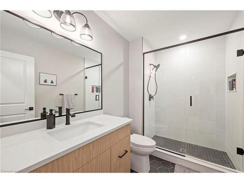 4134 Campbell Street N, London, ON - Indoor Photo Showing Bathroom