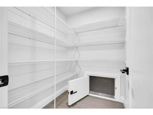 811 Darnley Boulevard, London, ON - Indoor With Storage