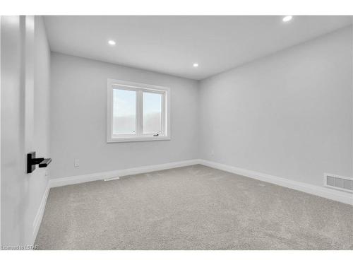 811 Darnley Boulevard, London, ON - Indoor Photo Showing Other Room
