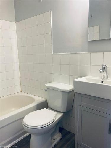 303-1176 Hamilton Road, London, ON - Indoor Photo Showing Bathroom