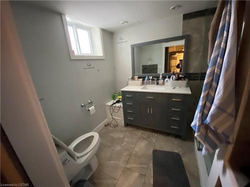 764 Quebec Street, London, ON - Indoor Photo Showing Bathroom