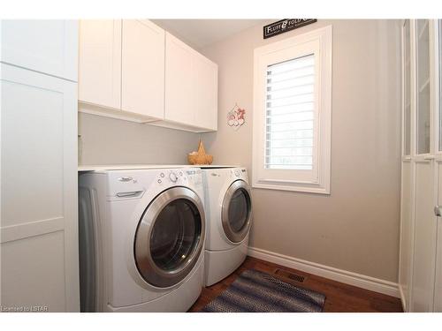 10322 Grand Oaks Drive, Grand Bend, ON - Indoor Photo Showing Laundry Room