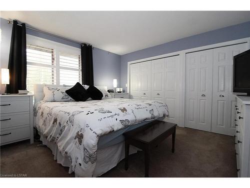 10322 Grand Oaks Drive, Grand Bend, ON - Indoor Photo Showing Bedroom