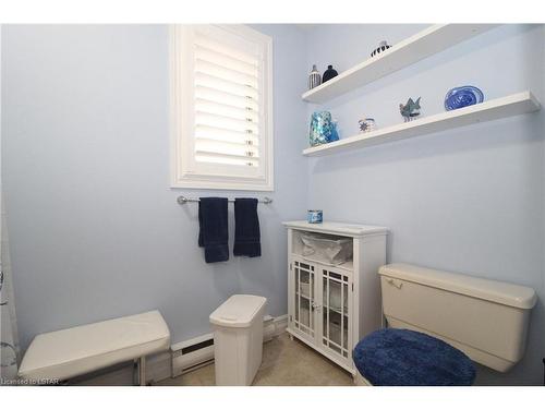 10322 Grand Oaks Drive, Grand Bend, ON - Indoor Photo Showing Bathroom