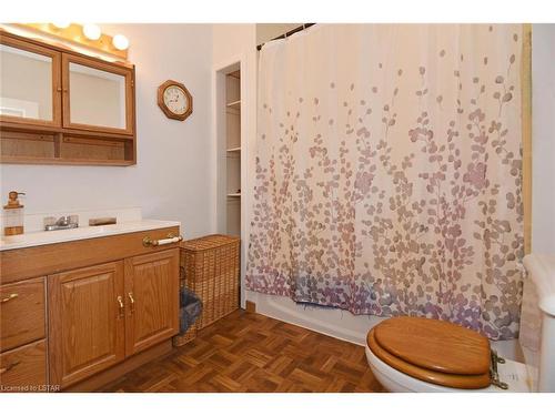 851 Elias Street, London, ON - Indoor Photo Showing Bathroom