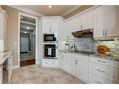 37 Oliver Crescent, Thamesford, ON - Indoor Photo Showing Kitchen With Upgraded Kitchen