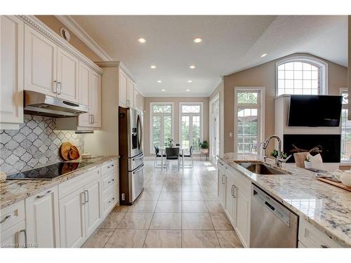 37 Oliver Crescent, Thamesford, ON - Indoor Photo Showing Kitchen With Upgraded Kitchen