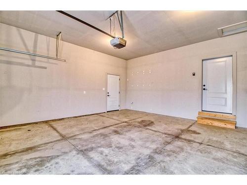 30 Evening Dr Drive, Chatham-Kent, ON - Indoor Photo Showing Garage