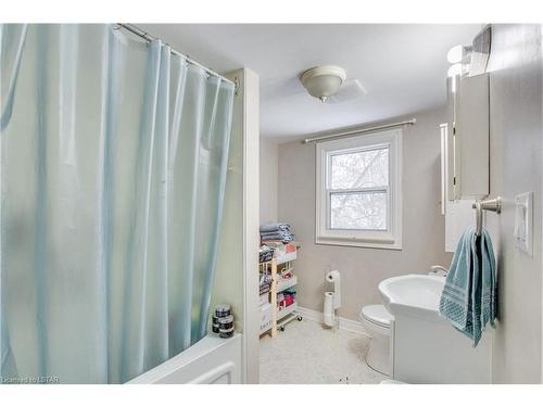 1185 Albany Street, London, ON - Indoor Photo Showing Bathroom