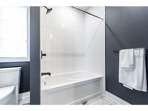 7550 Silver Creek Crescent, London, ON - Indoor Photo Showing Bathroom