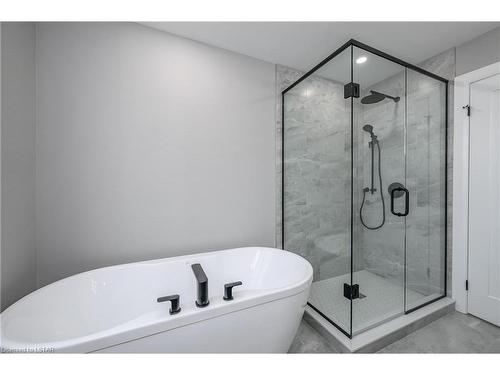 2688 Heardcreek Trail, London, ON - Indoor Photo Showing Bathroom
