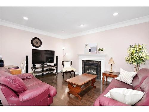 86 Cheltenham Road, London, ON - Indoor Photo Showing Living Room With Fireplace