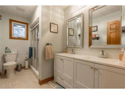 184 John Street, Parkhill, ON - Indoor Photo Showing Bathroom