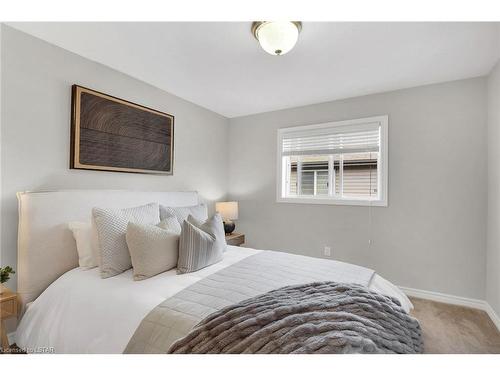 2062 Cherrywood Trail, London, ON - Indoor Photo Showing Bedroom