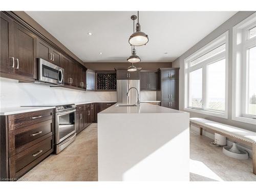 5084 Talbot Trail, Merlin, ON - Indoor Photo Showing Kitchen With Upgraded Kitchen