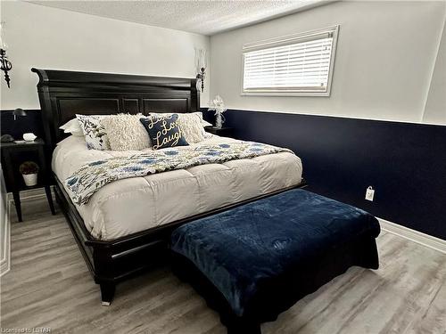 33380 Queen Street, Ailsa Craig, ON - Indoor Photo Showing Bedroom