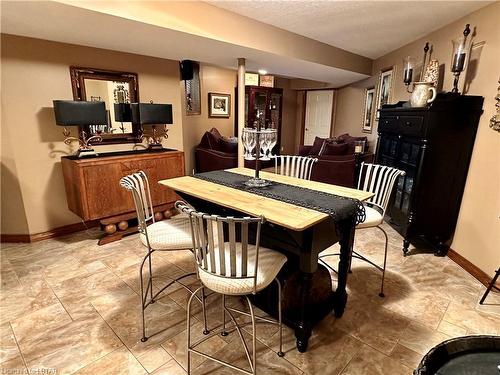 33380 Queen Street, Ailsa Craig, ON - Indoor Photo Showing Dining Room