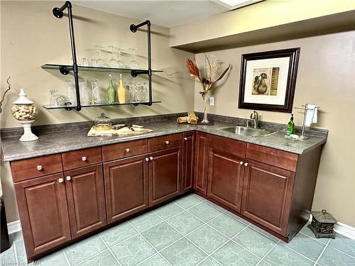 33380 Queen Street, Ailsa Craig, ON - Indoor Photo Showing Kitchen