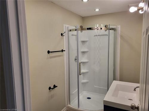 327 Carleton Street, Cornwall, ON - Indoor Photo Showing Bathroom