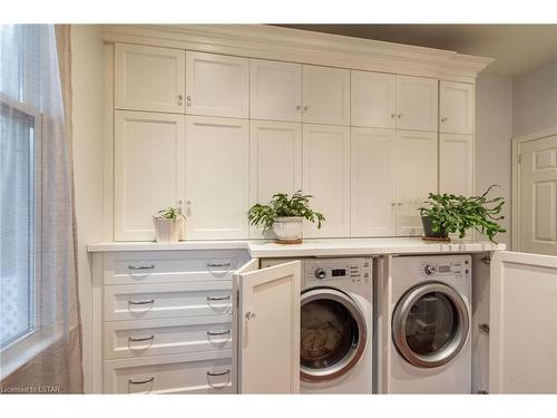 17 Thornton Avenue, London, ON - Indoor Photo Showing Laundry Room