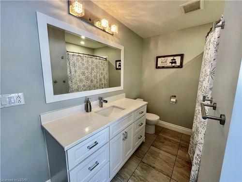 4045 579 Highway, Cochrane, ON - Indoor Photo Showing Bathroom