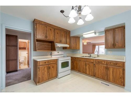 1171 Sunningdale Road E, London, ON - Indoor Photo Showing Kitchen With Double Sink