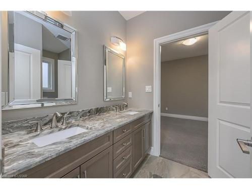2452 Red Thorne Avenue, London, ON - Indoor Photo Showing Bathroom