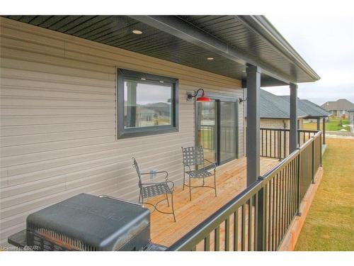 149 Hennessy St Street, Forest, ON - Outdoor With Deck Patio Veranda
