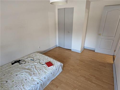 27 Edmunds Crescent, London, ON - Indoor Photo Showing Bedroom