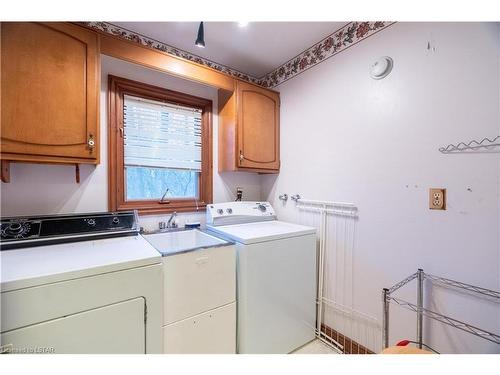 9 Aspen Place, London, ON - Indoor Photo Showing Laundry Room