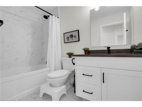 187 Foxborough Place, Thorndale, ON - Indoor Photo Showing Bathroom