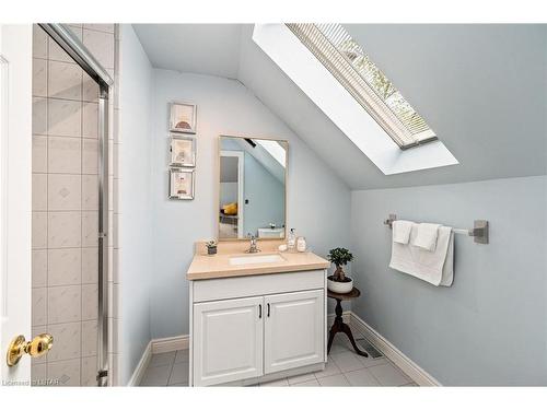 43 Ravine Ridge Way, London, ON - Indoor Photo Showing Bathroom