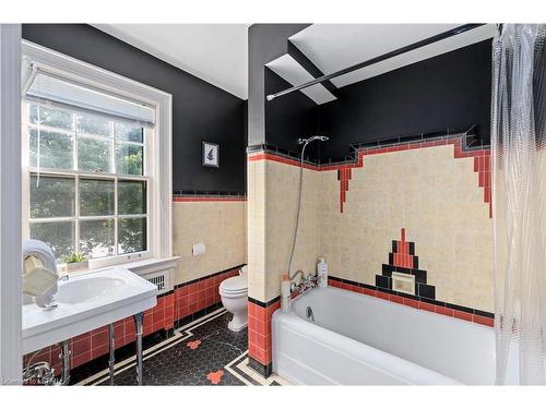 1185 Richmond Street, London, ON - Indoor Photo Showing Bathroom