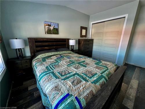 4045 579 Highway, Cochrane, ON - Indoor Photo Showing Bedroom