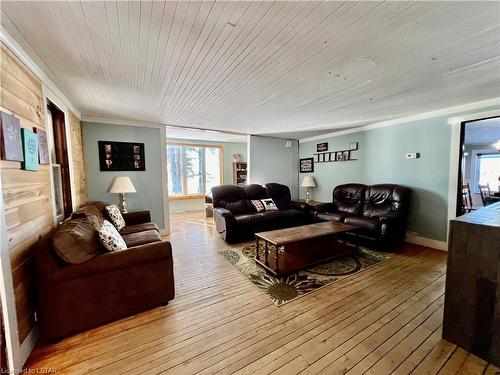 4045 579 Highway, Cochrane, ON - Indoor Photo Showing Living Room
