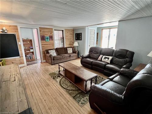 4045 579 Highway, Cochrane, ON - Indoor Photo Showing Living Room