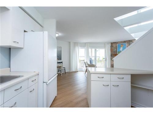 3-374 Edith Cavell Boulevard, Port Stanley, ON - Indoor Photo Showing Kitchen