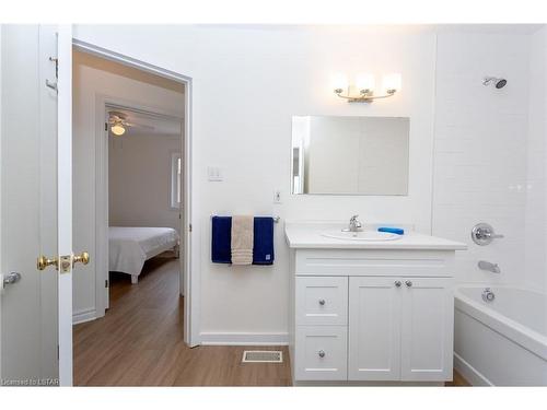 3-374 Edith Cavell Boulevard, Port Stanley, ON - Indoor Photo Showing Bathroom