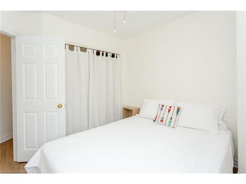 3-374 Edith Cavell Boulevard, Port Stanley, ON - Indoor Photo Showing Bedroom