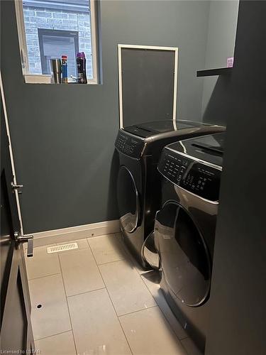 578 Freeport Street, London, ON - Indoor Photo Showing Laundry Room