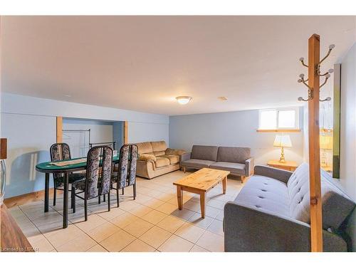 71852 Sunview Avenue Avenue, Dashwood, ON - Indoor Photo Showing Living Room