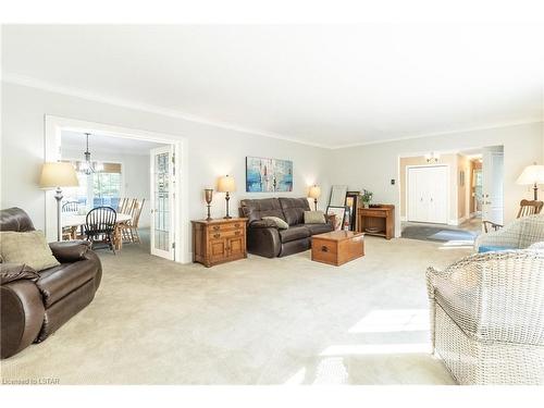 10295 Riverside Drive, Grand Bend, ON - Indoor Photo Showing Living Room