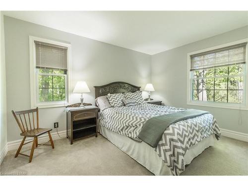 10295 Riverside Drive, Grand Bend, ON - Indoor Photo Showing Bedroom