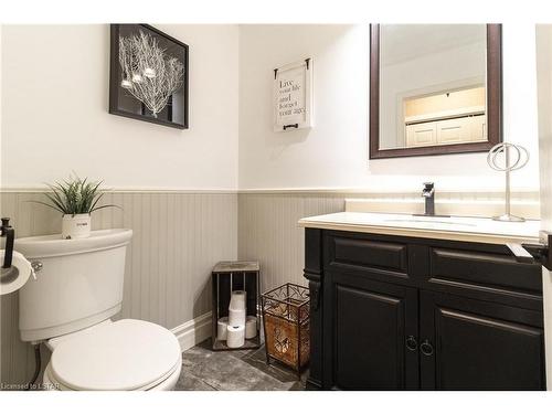 10295 Riverside Drive, Grand Bend, ON - Indoor Photo Showing Bathroom