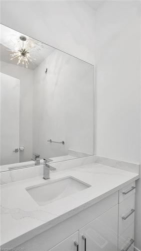 11-495 Oakridge Drive, London, ON - Indoor Photo Showing Bathroom