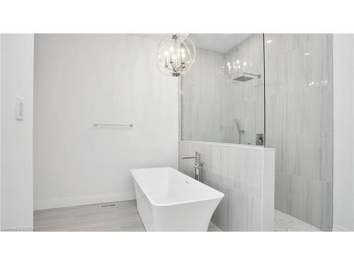 11-495 Oakridge Drive, London, ON - Indoor Photo Showing Bathroom