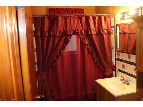 2830 Norfolk County Road, Langton, ON - Indoor Photo Showing Bathroom